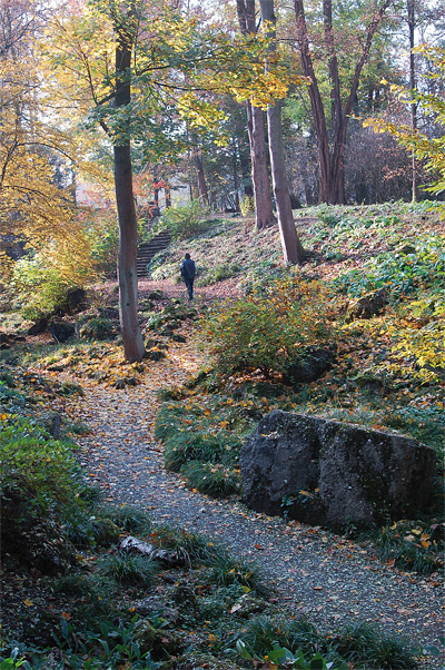 Felsengarten im ehem. Graben des Decksteiner Forts