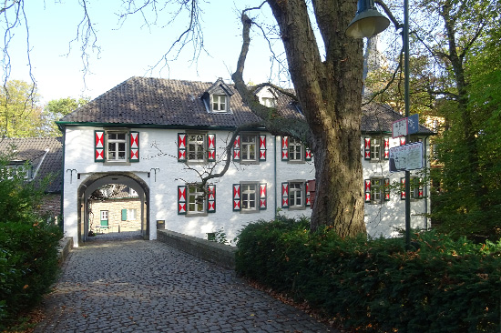 ehemalige Vorburg der Isenburg in Holweide