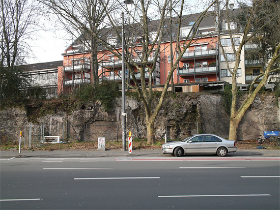 Römermauer am Mühlenbach