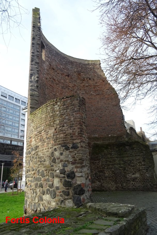 Helenturm – ein Halbturm der römischen Stadtmauer